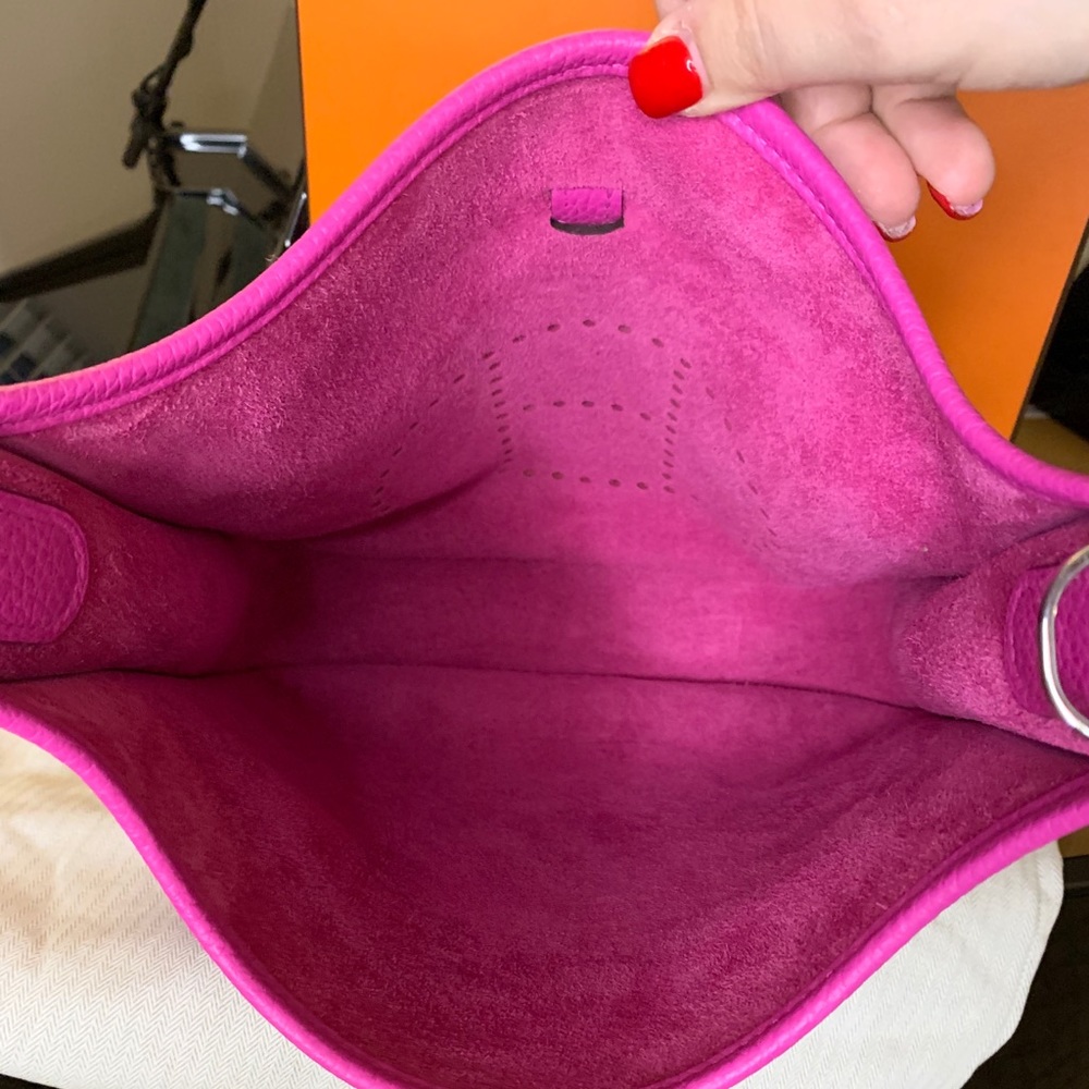 Hermes | Evelyne PM Magnolia Crossbody Bag - Picture 7 of 8